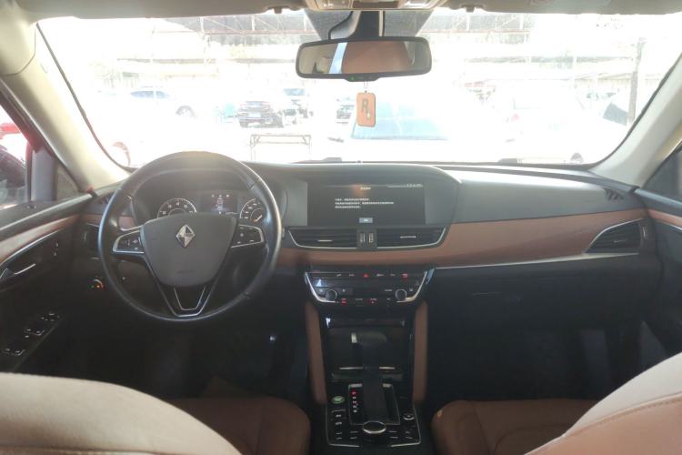 Used BORGWARD BX7 2016 28T Four-wheel Drive Luxury Edition 5 Seats Center Console
