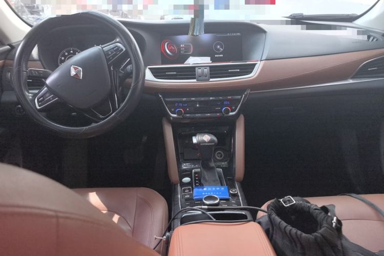 Used BORGWARD BX7 2016 28T Four-wheel Drive Luxury Edition 5 Seats Center Console