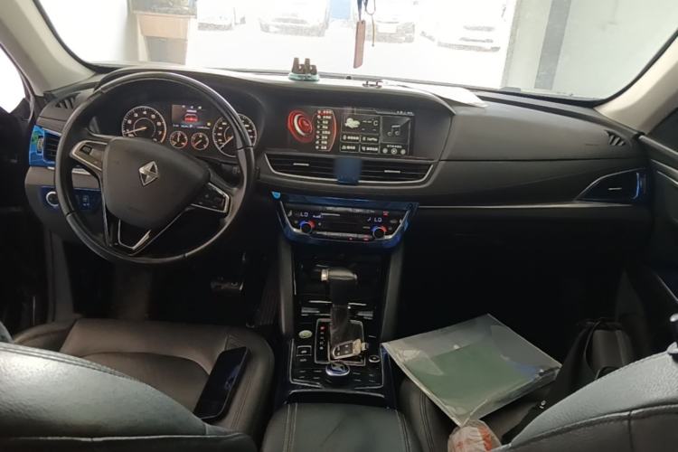 Used BORGWARD BX7 2016 28T Two-Wheel Drive Luxury Version 5 Seats Center Console