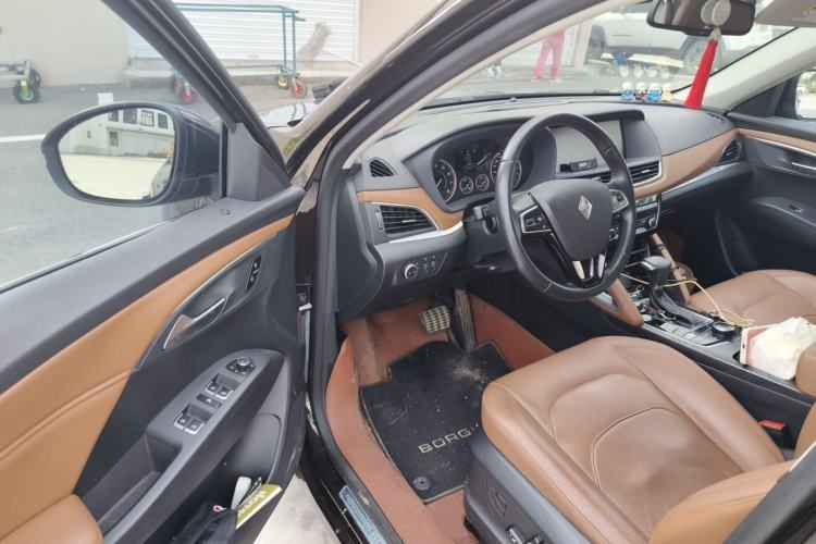 Used BORGWARD BX7 2016 28T Two-Wheel Drive Luxury Version 5 Seats Driver Seat