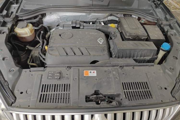 Used BORGWARD BX7 2016 28T Four-Wheel Drive Flagship Version 5 Seats Engine Bay