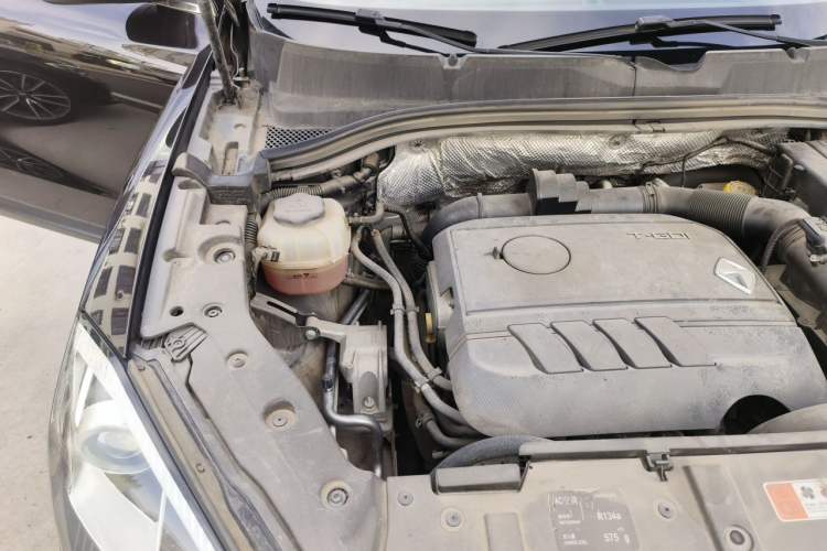 Used BORGWARD BX7 2016 28T Two-Wheel Drive Luxury Version 5 Seats Engine Bay Right
