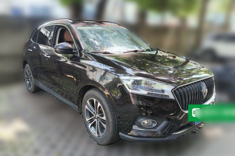 Used BORGWARD BX7 2016 28T Two-Wheel Drive Luxury Version 5 Seats Front Right 45 Deg
