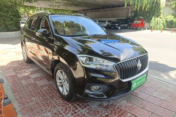 Used BORGWARD BX7 2016 28T 2WD Elite Edition 5-seater Front Right 45 Deg
