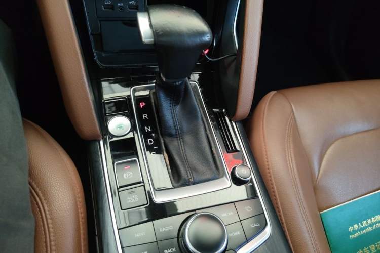 Used BORGWARD BX7 2016 28T Two-Wheel Drive Luxury Version 5 Seats Gear Lever