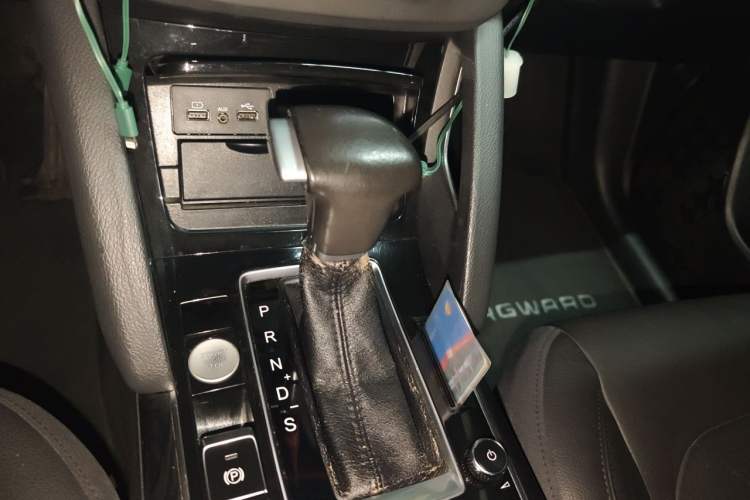 Used BORGWARD BX7 2016 28T 2WD Elite Edition 5-seater Gear Lever