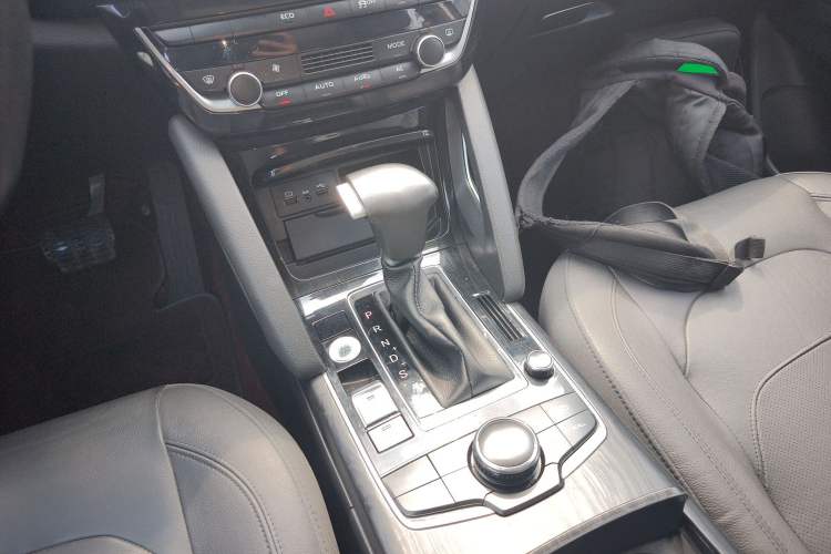 Used BORGWARD BX7 2016 28T Two-Wheel Drive Luxury Version 5 Seats Gear Lever