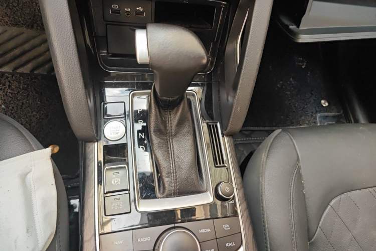 Used BORGWARD BX7 2016 28T Four-wheel Drive Flagship Version 7 Seats Gear Lever