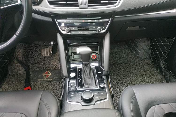 Used BORGWARD BX7 2016 28T Four-Wheel Drive Flagship Version 5 Seats Gear Lever