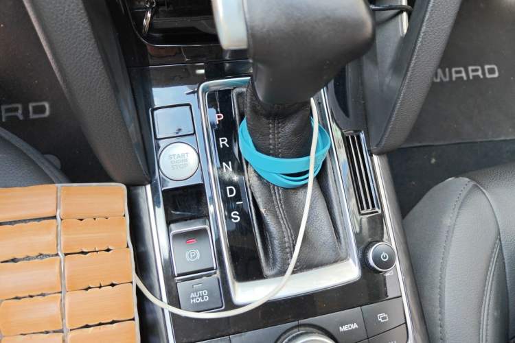 Used BORGWARD BX7 2016 28T 2WD Luxury Edition 7-seater Gear Lever