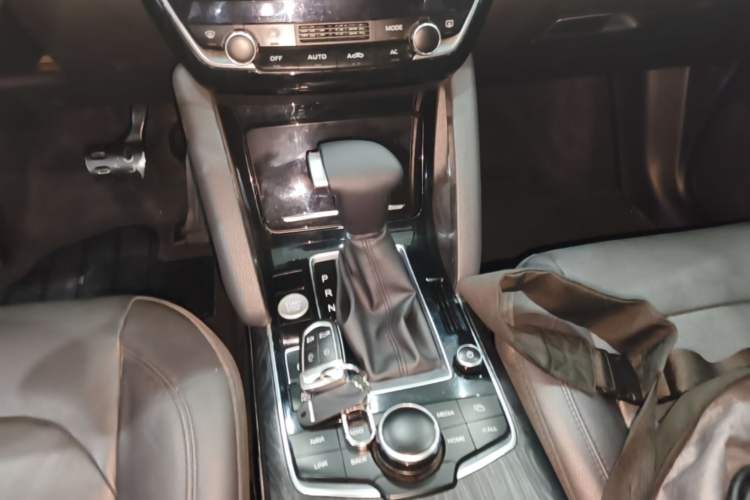 Used BORGWARD BX7 2016 28T Four-wheel Drive Luxury Edition 5 Seats Gear Lever