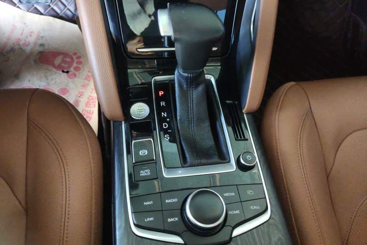Used BORGWARD BX7 2016 28T Four-wheel Drive Luxury Edition 5 Seats Gear Lever