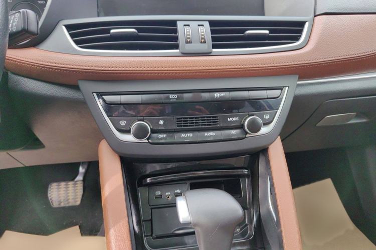 Used BORGWARD BX7 2016 28T 2WD Elite Edition 5-seater Gear Lever