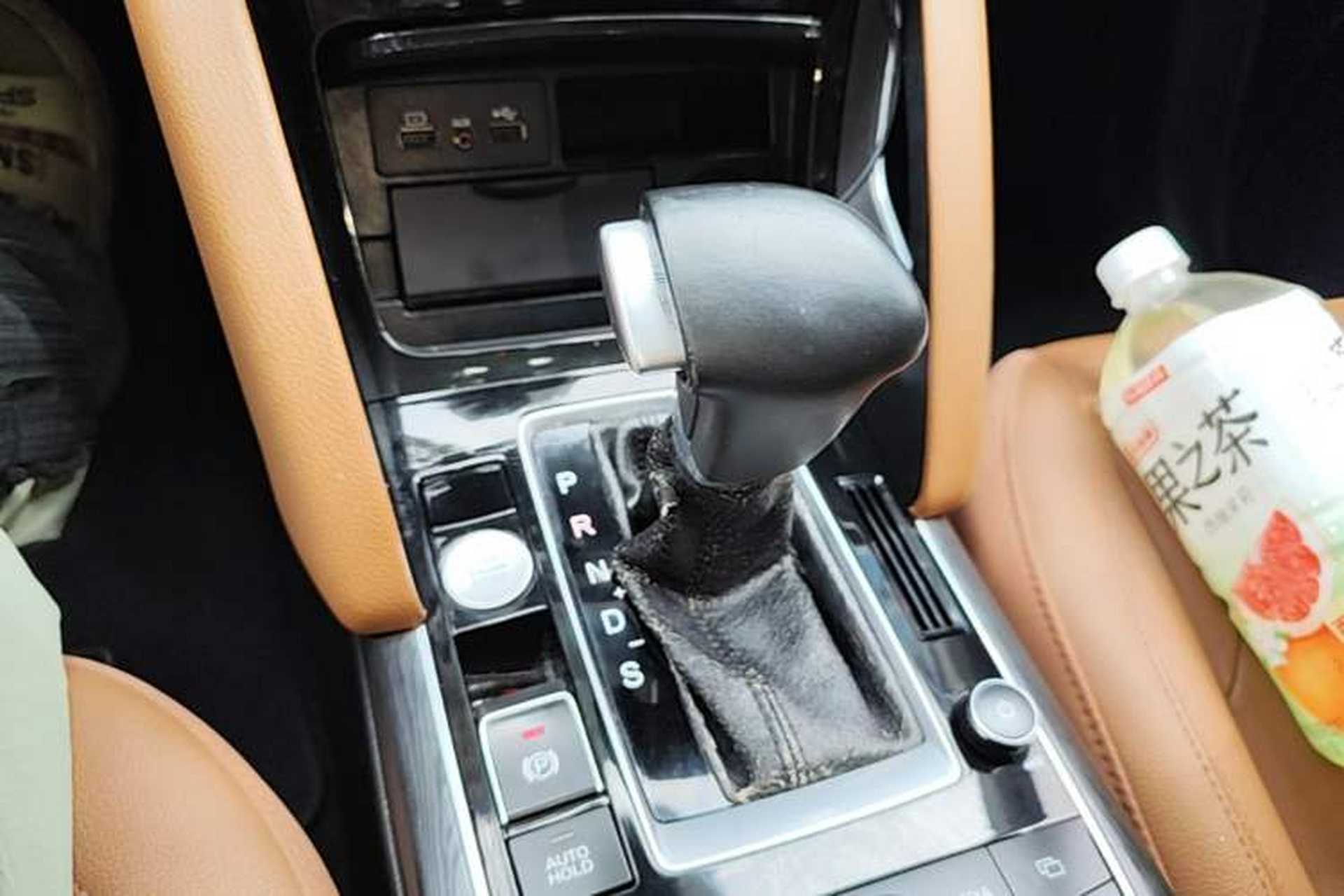 Used BORGWARD BX7 2016 28T Two-Wheel Drive Luxury Version 5 Seats Gear Lever