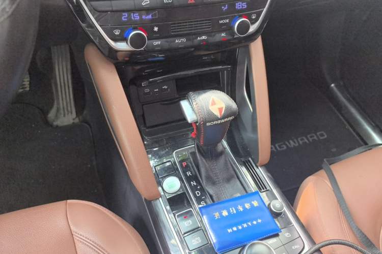 Used BORGWARD BX7 2016 28T Four-wheel Drive Luxury Edition 5 Seats Gear Lever