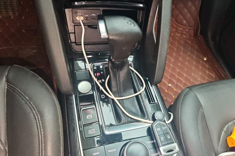 Used BORGWARD BX7 2016 28T Four-Wheel Drive Flagship Version 5 Seats Gear Lever