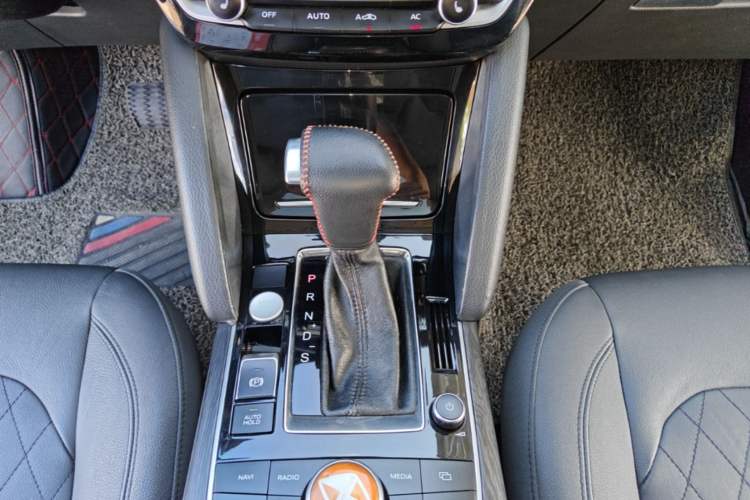 Used BORGWARD BX7 2016 28T Four-Wheel Drive Flagship Version 5 Seats Gear Lever