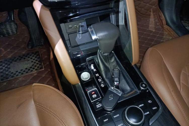 Used BORGWARD BX7 2016 28T Four-Wheel Drive Flagship Version 5 Seats Gear Lever