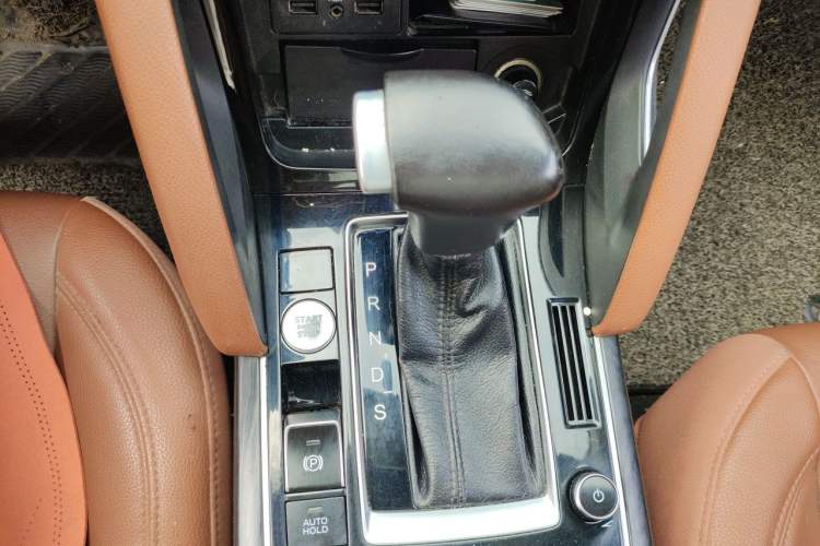 Used BORGWARD BX7 2016 28T Four-Wheel Drive Elite Edition 5 Seats Gear Lever