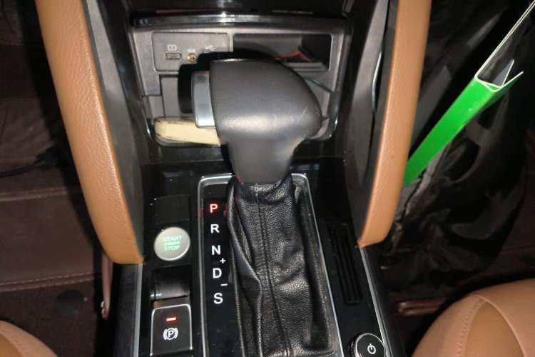 Used BORGWARD BX7 2016 28T 2WD Elite Edition 5-seater Gear Lever
