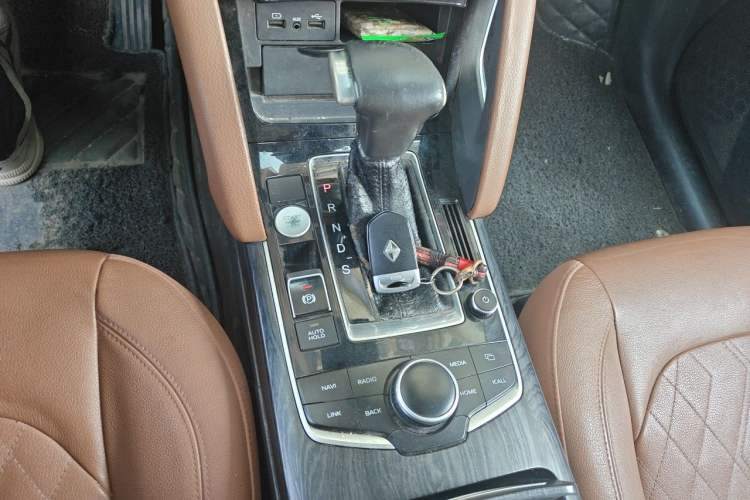Used BORGWARD BX7 2016 28T Four-Wheel Drive Flagship Version 5 Seats Gear Lever
