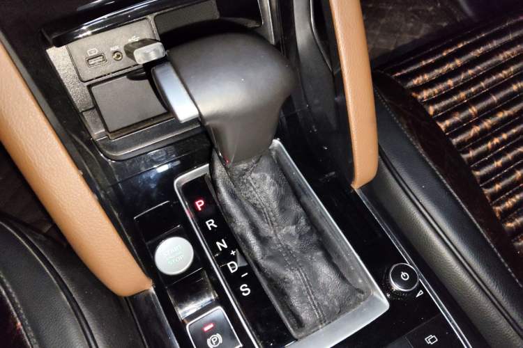 Used BORGWARD BX7 2016 28T 2WD Elite Edition 5-seater Gear Lever