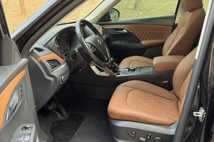 Used BORGWARD BX7 2016 28T Four-Wheel Drive Flagship Version 5 Seats Interior 1