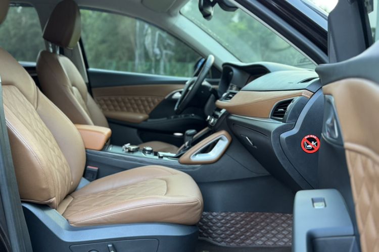 Used BORGWARD BX7 2016 28T Four-Wheel Drive Flagship Version 5 Seats Interior 3