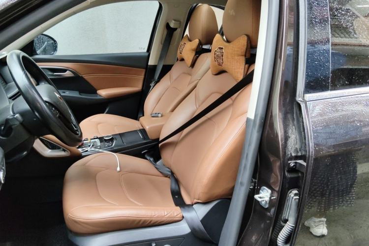 Used BORGWARD BX7 2016 28T Two-Wheel Drive Luxury Version 5 Seats Left Front Seat