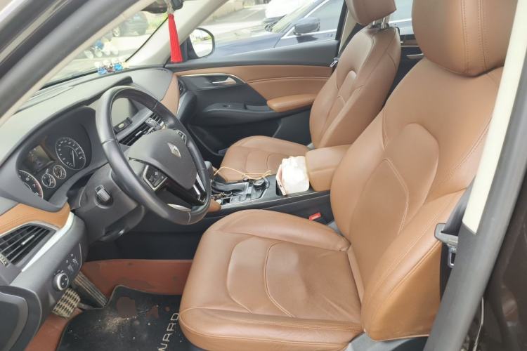 Used BORGWARD BX7 2016 28T Two-Wheel Drive Luxury Version 5 Seats Left Front Seat