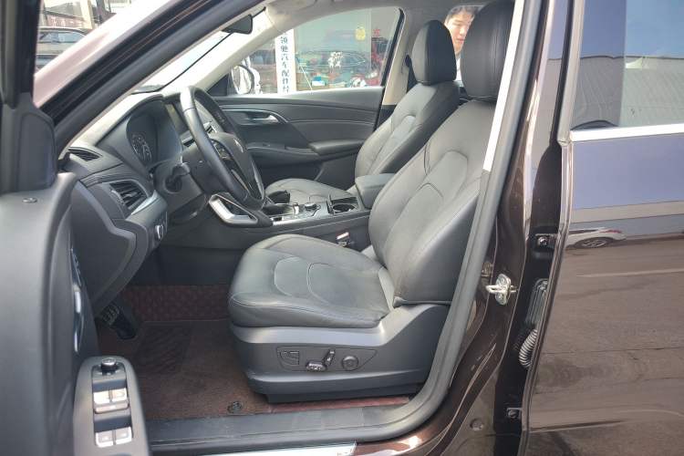 Used BORGWARD BX7 2016 28T Two-Wheel Drive Luxury Version 5 Seats Left Front Seat