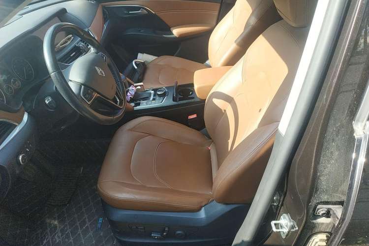 Used BORGWARD BX7 2016 28T Two-Wheel Drive Luxury Version 5 Seats Left Front Seat