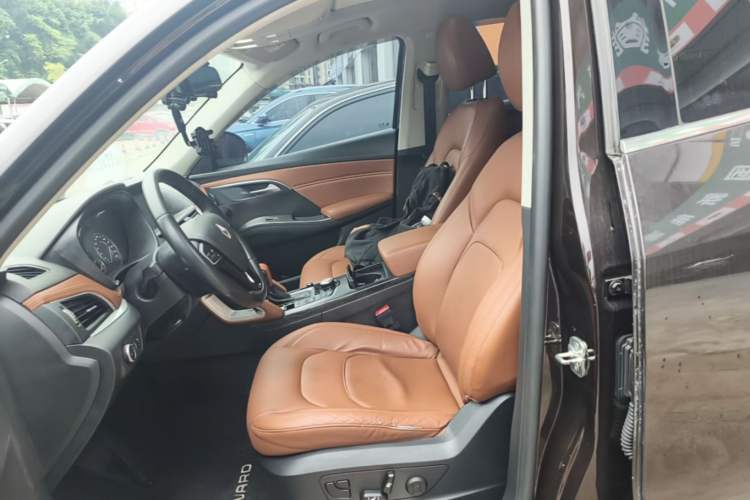 Used BORGWARD BX7 2016 28T Two-Wheel Drive Luxury Version 5 Seats Left Front Seat