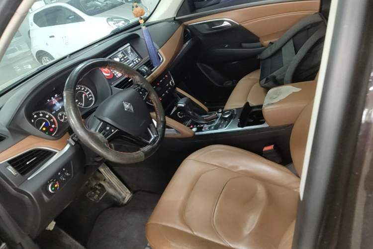Used BORGWARD BX7 2016 28T Four-wheel Drive Luxury Version 7 Seats Left Front Seat