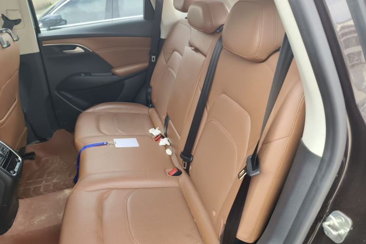 Used BORGWARD BX7 2016 28T Two-Wheel Drive Luxury Version 5 Seats Left Rear Seat