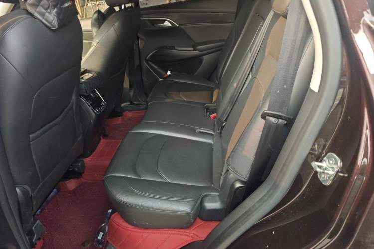 Used BORGWARD BX7 2016 28T Four-wheel Drive Luxury Version 7 Seats Left Rear Seat