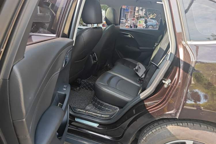 Used BORGWARD BX7 2016 28T Two-Wheel Drive Luxury Version 5 Seats Left Rear Seat
