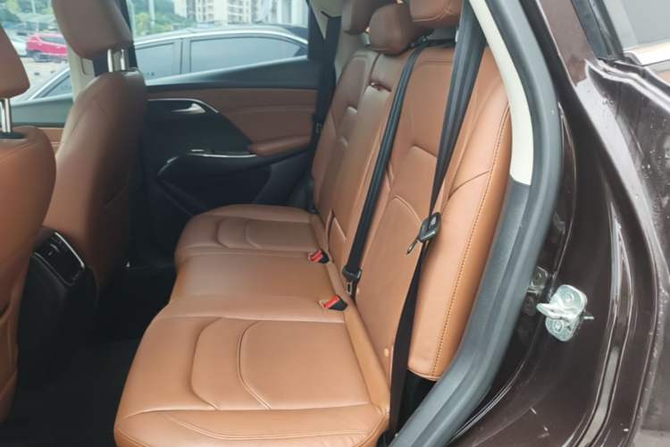 Used BORGWARD BX7 2016 28T Two-Wheel Drive Luxury Version 5 Seats Left Rear Seat