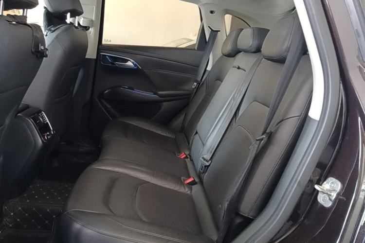 Used BORGWARD BX7 2016 28T Two-Wheel Drive Luxury Version 5 Seats Left Rear Seat
