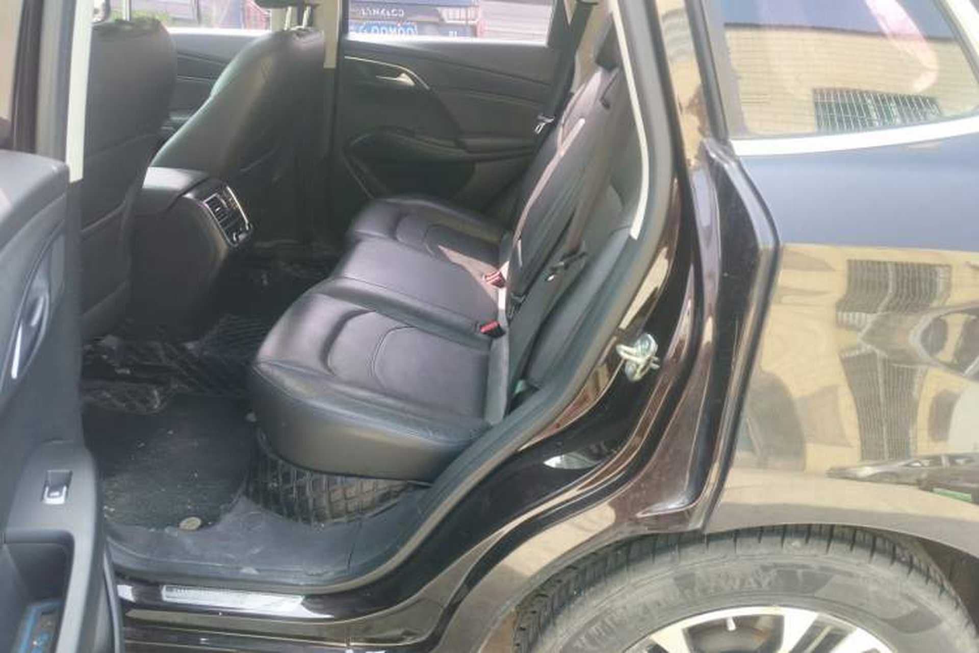Used BORGWARD BX7 2016 28T Two-Wheel Drive Luxury Version 5 Seats Left Rear Seat