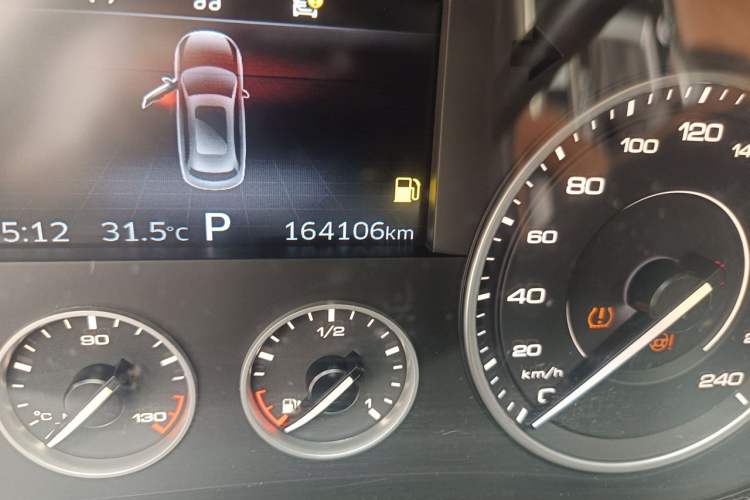 Used BORGWARD BX7 2016 28T Two-Wheel Drive Luxury Version 5 Seats Odometer Close Up