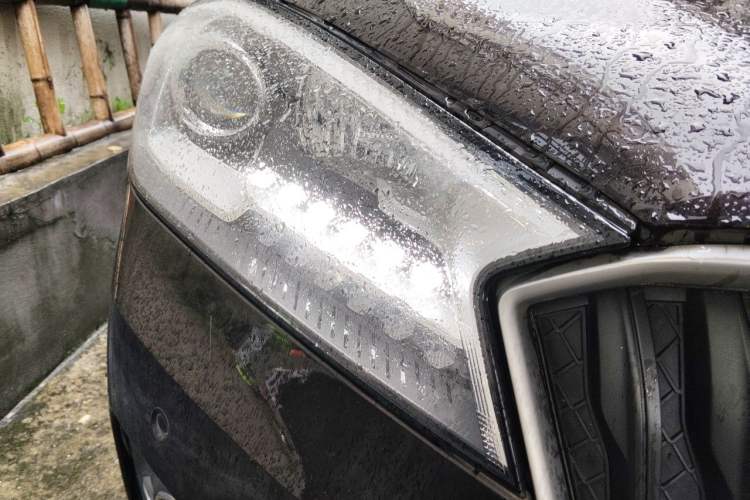 Used BORGWARD BX7 2016 28T Two-Wheel Drive Luxury Version 5 Seats Right Front Headlight