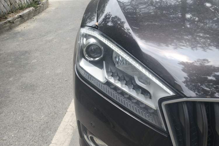 Used BORGWARD BX7 2016 28T Two-Wheel Drive Luxury Version 5 Seats Right Front Headlight