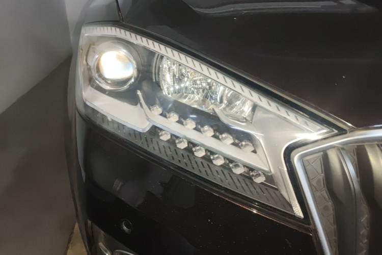 Used BORGWARD BX7 2016 28T Four-Wheel Drive Flagship Version 5 Seats Right Front Headlight