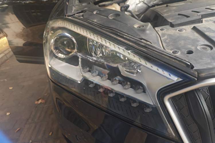 Used BORGWARD BX7 2016 28T Four-Wheel Drive Flagship Version 5 Seats Right Front Headlight