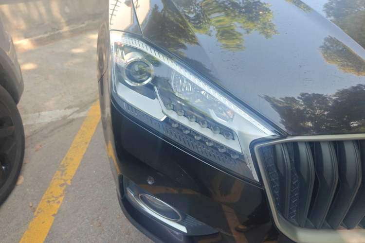 Used BORGWARD BX7 2016 28T Four-Wheel Drive Flagship Version 5 Seats Right Front Headlight
