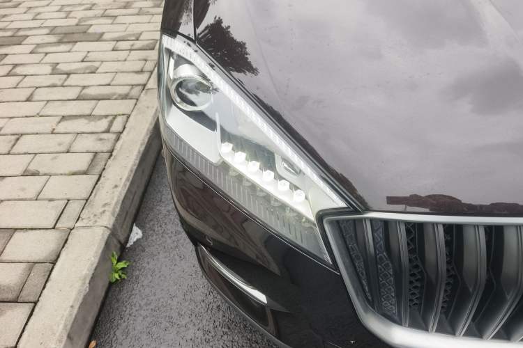 Used BORGWARD BX7 2016 28T Four-Wheel Drive Flagship Version 5 Seats Right Front Headlight