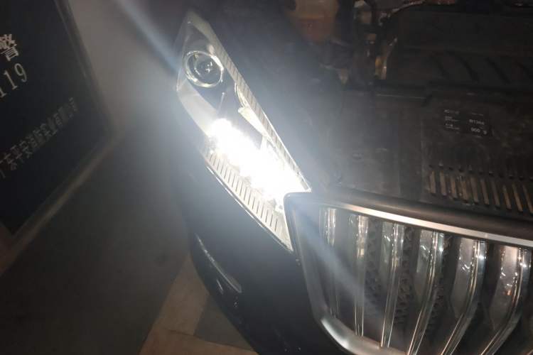 Used BORGWARD BX7 2016 28T Four-wheel Drive Flagship Version 7 Seats Right Front Headlight