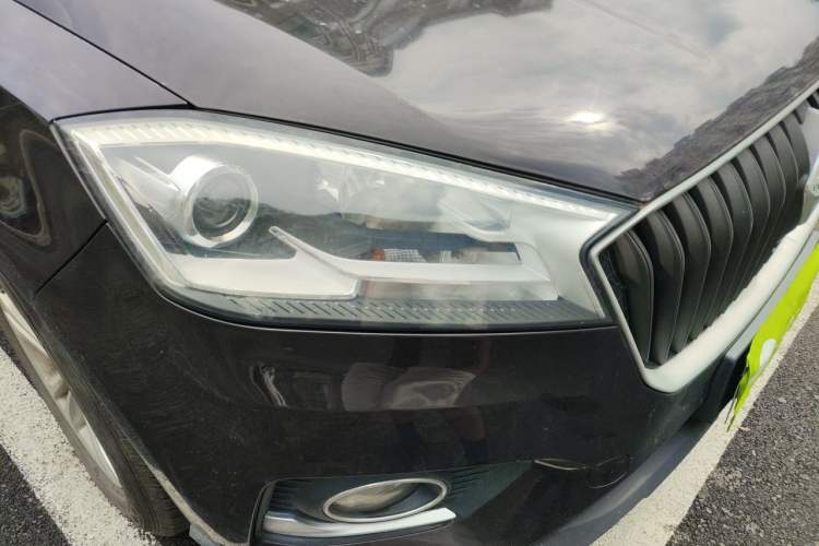 Used BORGWARD BX7 2016 28T Four-Wheel Drive Elite Edition 5 Seats Right Front Headlight