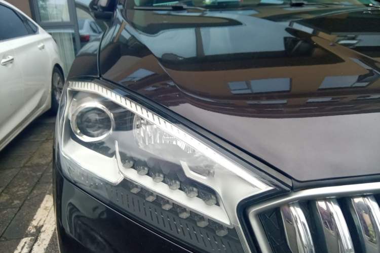 Used BORGWARD BX7 2016 28T Two-Wheel Drive Luxury Version 5 Seats Right Front Headlight